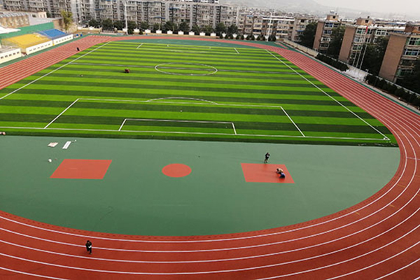 選擇沈陽運(yùn)動廠人造草公司，打造舒適的運(yùn)動空間